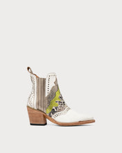 Cargar imagen en el visor de la galería, white western booties
